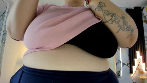 Snapshot of molliebue1 chatting on October 11, 12:47 pm Hey Guys Im Mollie online show from October 11, 12:47 pm