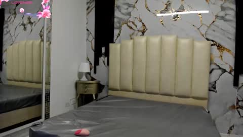 Snapshot of molliebue1 chatting on October 13, 12:27 pm Hey Guys Im Mollie online show from October 13, 12:27 pm