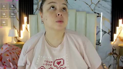 Snapshot of molliebue1 chatting on October 22, 12:16 pm Hey Guys Im Mollie online show from October 22, 12:16 pm