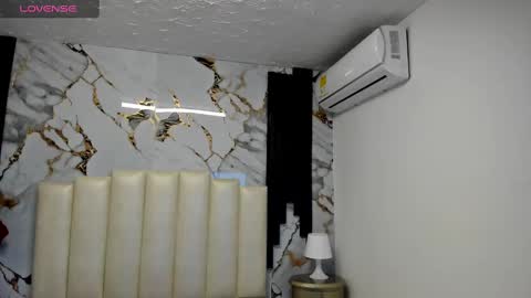 Snapshot of molliebue1 chatting on October 23, 12:15 pm Hey Guys Im Mollie online show from October 23, 12:15 pm