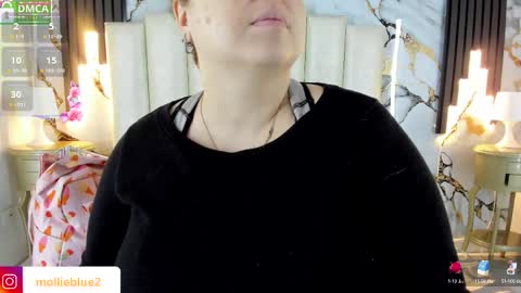 Snapshot of molliebue1 chatting on October 25, 12:45 pm Hey Guys Im Mollie online show from October 25, 12:45 pm