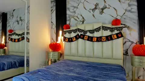 Snapshot of molliebue1 chatting on October 30, 1:01 pm Hey Guys Im Mollie online show from October 30, 1:01 pm