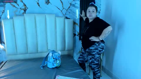 Snapshot of molliebue1 chatting on November 4, 12:15 pm Hey Guys Im Mollie online show from November 4, 12:15 pm