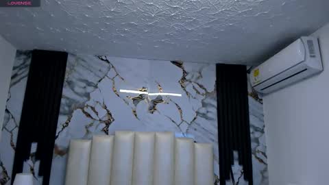 Snapshot of molliebue1 chatting on November 6, 12:17 pm Hey Guys Im Mollie online show from November 6, 12:17 pm