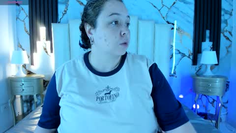 Snapshot of molliebue1 chatting on November 13, 12:26 pm Hey Guys Im Mollie online show from November 13, 12:26 pm