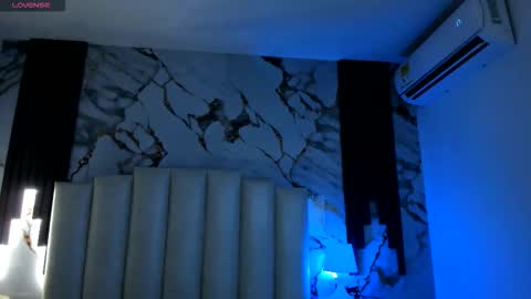 Snapshot of molliebue1 chatting on November 23, 12:27 pm Hey Guys Im Mollie online show from November 23, 12:27 pm