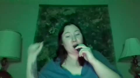 Snapshot of mollsballs123 chatting on November 5, 4:12 am mollsballs123 online show from November 5, 4:12 am