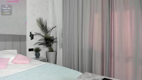 Snapshot of molly_555 chatting on October 21, 6:36 am Sima online show from October 21, 6:36 am