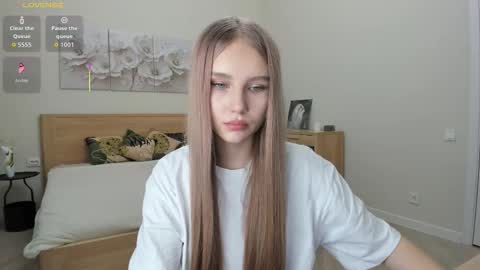 Snapshot of molly_555 chatting on November 3, 9:32 am Sima online show from November 3, 9:32 am