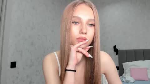 Snapshot of molly_555 chatting on November 11, 2:00 am Sima online show from November 11, 2:00 am