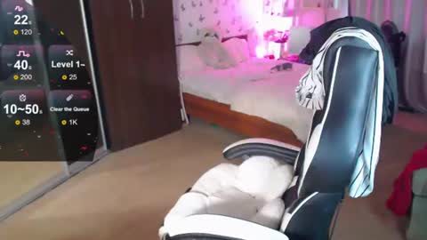 Molly Prvt is open online show from July 21, 11:23 am