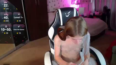 Molly Prvt is open online show from July 22, 10:07 am