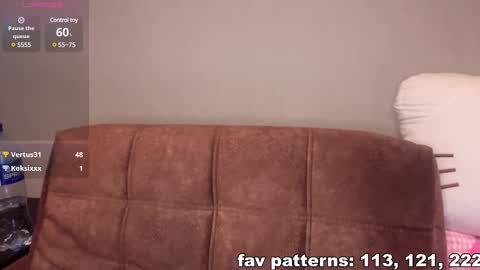 Snapshot of molly_dose chatting on February 18, 8:14 pm Molly dose online show from February 18, 8:14 pm