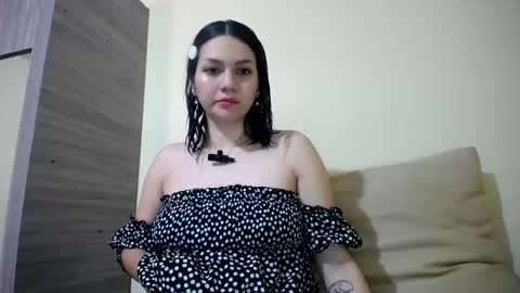 Snapshot of molly_fragance chatting on September 15, 6:30 pm Molly online show from September 15, 6:30 pm