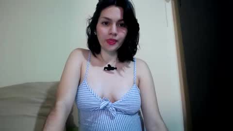 Snapshot of molly_fragance chatting on September 18, 6:10 pm Molly online show from September 18, 6:10 pm
