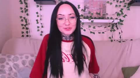 molly_kisss online show from September 14, 4:11 am