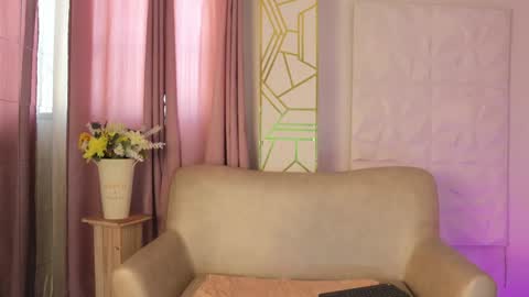   MOLLY   online show from December 4, 4:49 pm