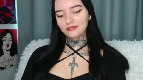 Snapshot of molly_montanaaa chatting on December 9, 9:17 am Lina online show from December 9, 9:17 am