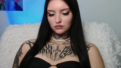 Snapshot of molly_montanaaa chatting on October 18, 3:13 pm Lina online show from October 18, 3:13 pm