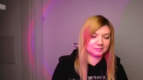 Snapshot of molly_moree chatting on January 10, 12:15 pm Molly online show from January 10, 12:15 pm