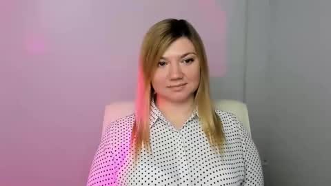 Snapshot of molly_moree chatting on January 21, 12:18 pm Molly online show from January 21, 12:18 pm