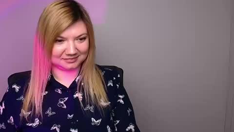 Snapshot of molly_moree chatting on February 4, 3:26 pm Molly online show from February 4, 3:26 pm