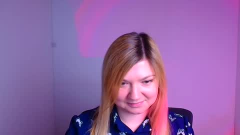 Snapshot of molly_moree chatting on February 7, 12:39 pm Molly online show from February 7, 12:39 pm