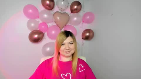 Snapshot of molly_moree chatting on February 14, 12:25 pm Molly online show from February 14, 12:25 pm