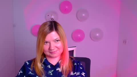 Snapshot of molly_moree chatting on February 15, 9:27 am Molly online show from February 15, 9:27 am