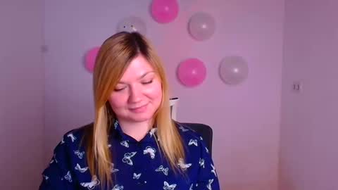 Snapshot of molly_moree chatting on February 17, 3:42 pm Molly online show from February 17, 3:42 pm