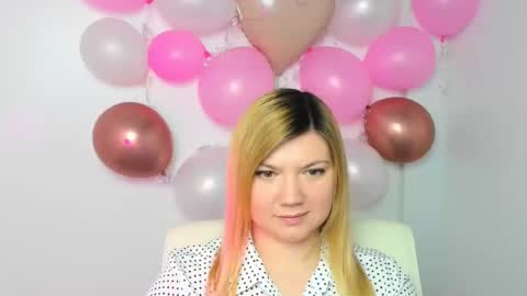 Snapshot of molly_moree chatting on February 19, 1:39 pm Molly online show from February 19, 1:39 pm