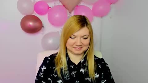 Snapshot of molly_moree chatting on February 25, 12:55 pm Molly online show from February 25, 12:55 pm