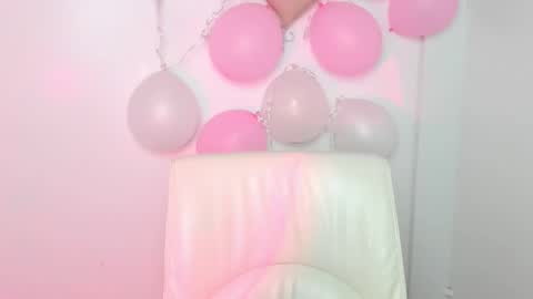 Snapshot of molly_moree chatting on March 11, 12:17 pm Molly online show from March 11, 12:17 pm