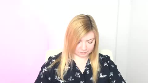 Snapshot of molly_moree chatting on March 12, 1:19 pm Molly online show from March 12, 1:19 pm