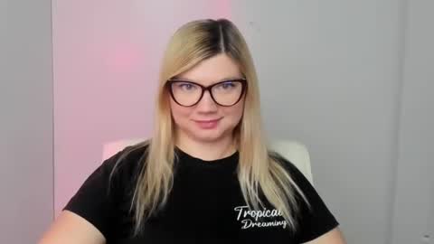 Snapshot of molly_moree chatting on September 17, 11:45 am Molly online show from September 17, 11:45 am