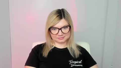 Snapshot of molly_moree chatting on September 23, 6:05 am Molly online show from September 23, 6:05 am