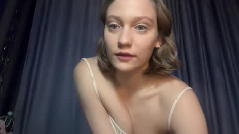 molly_poly online show from November 4, 7:02 pm