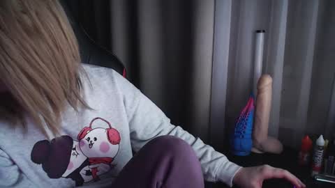 I have new photos come and see with love Molly online show from February 24, 3:33 am