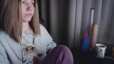 I have new photos come and see with love Molly online show from February 27, 9:14 pm