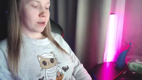 I have new photos come and see with love Molly online show from December 17, 6:36 pm