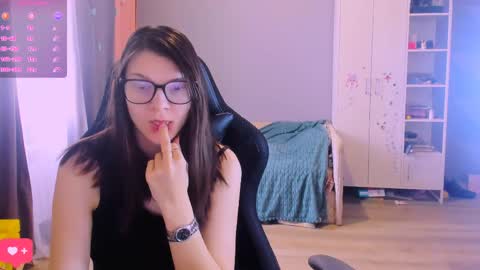  KIRA  online show from March 23, 2:37 am