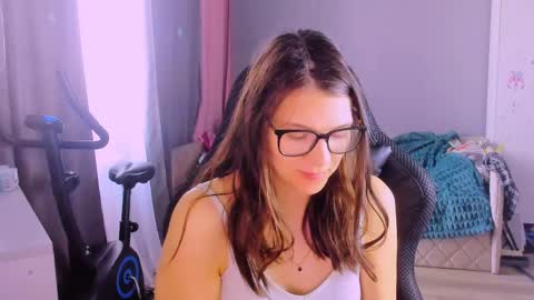  KIRA  online show from April 4, 9:07 am