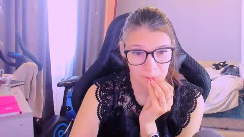  KIRA  online show from April 29, 6:17 am