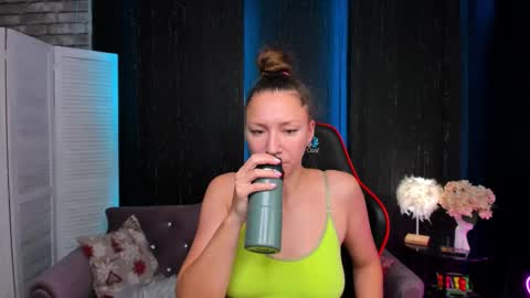 Snapshot of mollynay chatting on November 19, 12:43 am hi im Molly heregreat boobs big heart warm pussy online show from November 19, 12:43 am