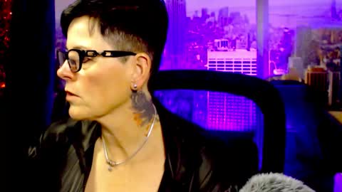 Snapshot of mollysun chatting on December 2, 4:57 pm MollySun Nina Randmann online show from December 2, 4:57 pm