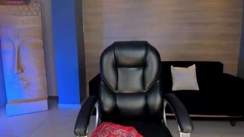 Snapshot of mollysunders_ chatting on October 25, 5:15 am Molly Sunders online show from October 25, 5:15 am