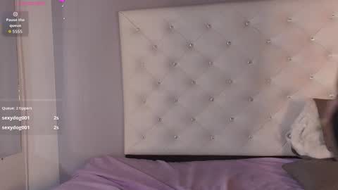 Snapshot of mollyycrystal chatting on December 3, 8:00 am mollyycrystal online show from December 3, 8:00 am