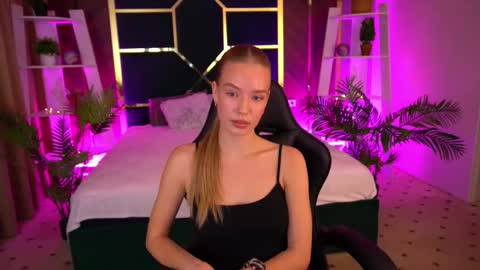 mollyymayy online show from December 3, 8:56 am