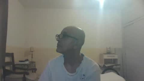 Snapshot of moment71200 chatting on January 6, 6:20 pm moment71200 online show from January 6, 6:20 pm