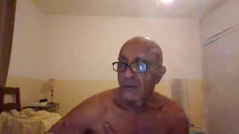 Snapshot of moment71200 chatting on November 7, 7:14 pm moment71200 online show from November 7, 7:14 pm